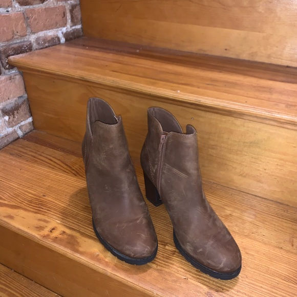 Clark’s Women’s Verona Trish Ankle Bootie - Picture 2 of 4